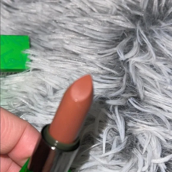 MAC Cosmetics Teyana Taylor lipstick I have a man - Picture 10 of 14